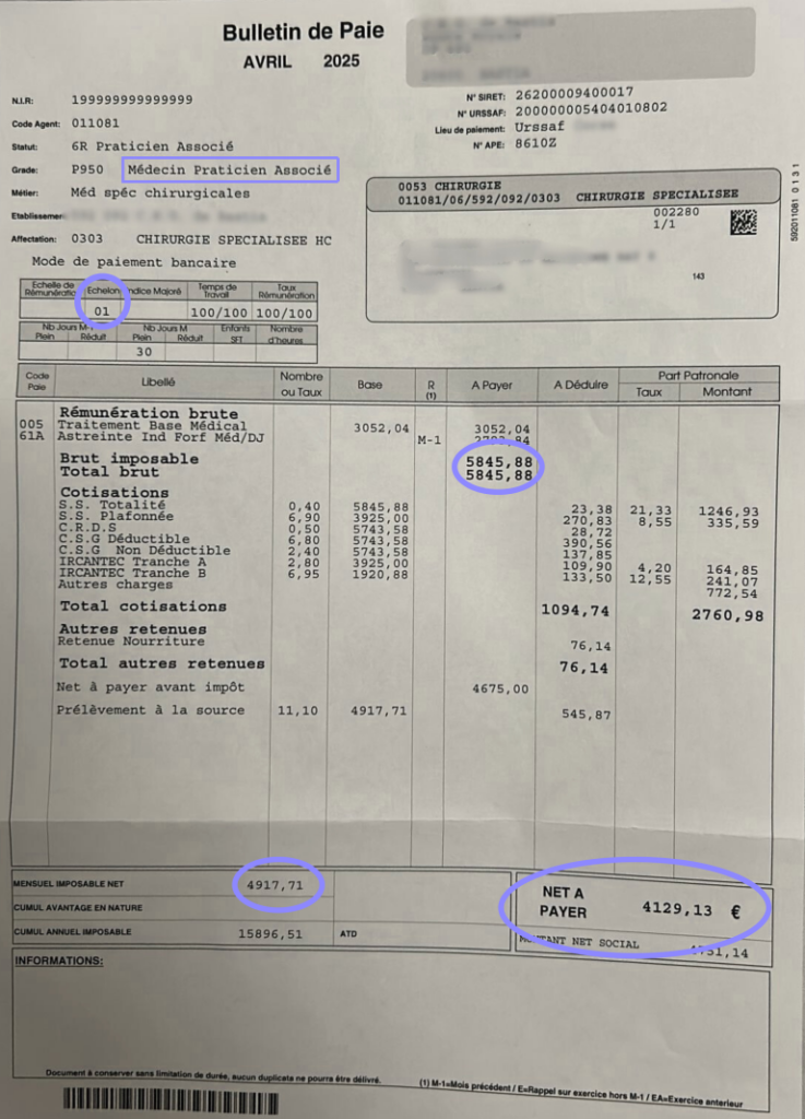 Documents administratifs médicaux posés sur une table.
